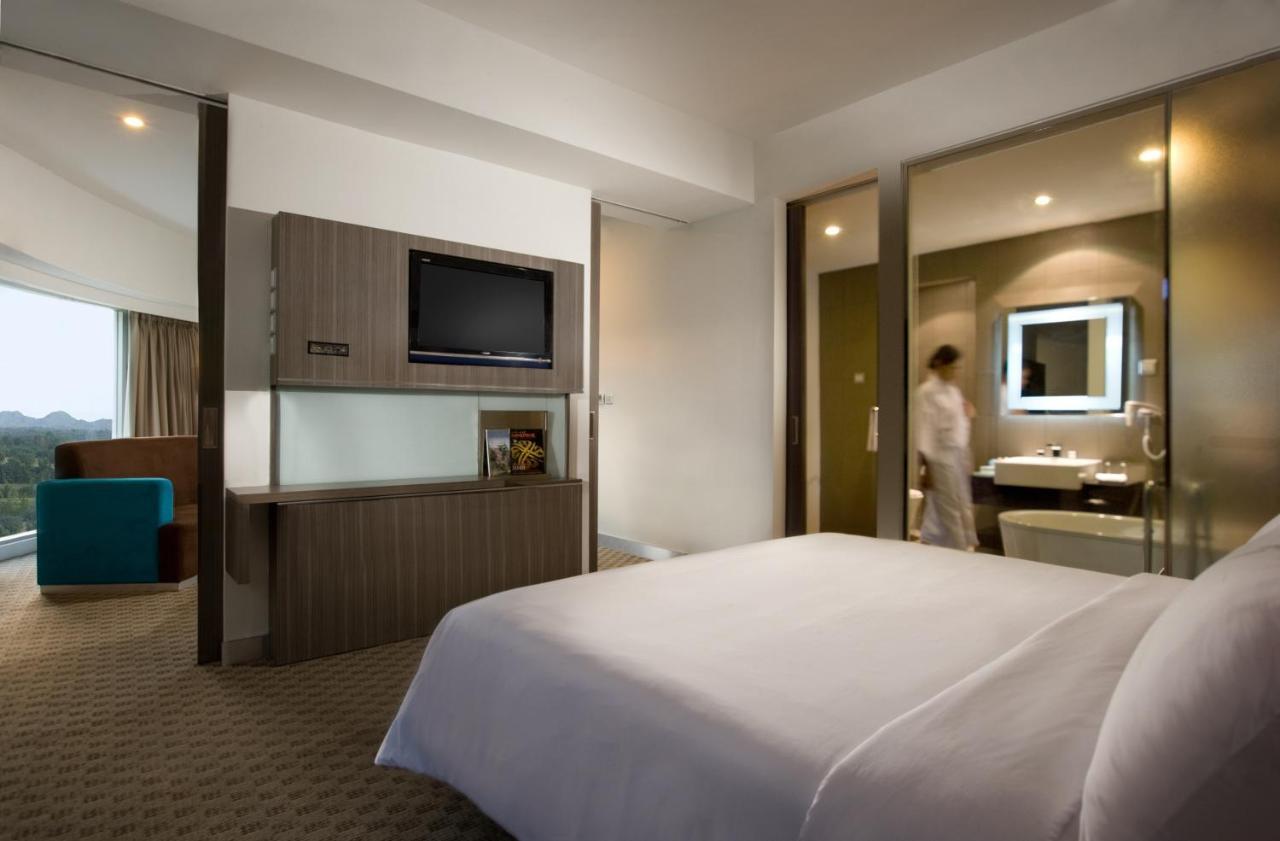 Novotel Bangka Hotel & Convention Center Pangkal Pinang Ngoại thất bức ảnh